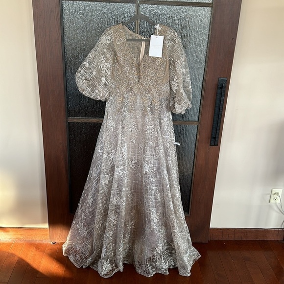Mac Duggal EMBELLISHED PLUNGE NECK PUFF SLEEVE A LINE GOWN size 10 $798 Mocha - Picture 8 of 12